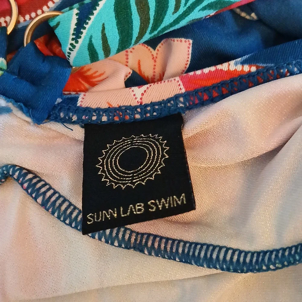Women's Atlantic Tropical Floral Blue One-piece Swimsuit. Size M - Picture 16 of 17